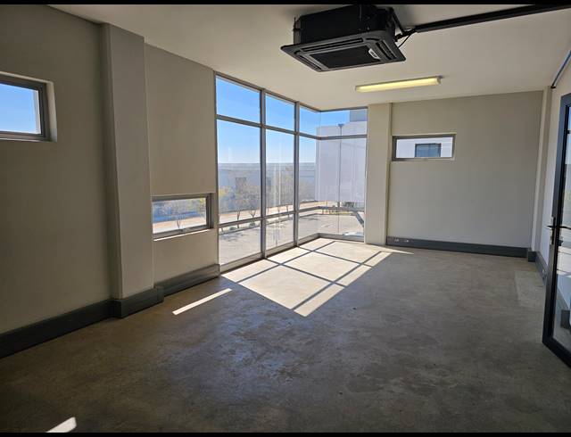 1,237M² WAREHOUSE TO LET IN LANSERIA